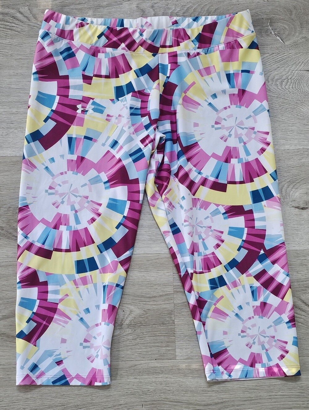 Under Armour HeatGear Womenās Capri Leggings XL Multicolor